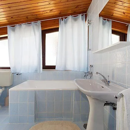 Apartment By The Sea Brela, Makarska - 19205 *