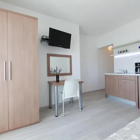 Apartment By The Sea Brela, Makarska - 19205