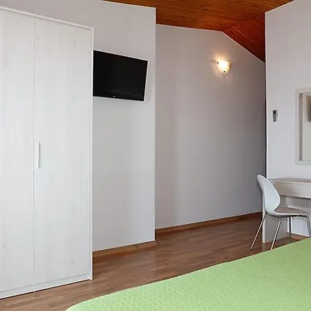 Apartment By The Sea Brela, Makarska - 19205 Brela