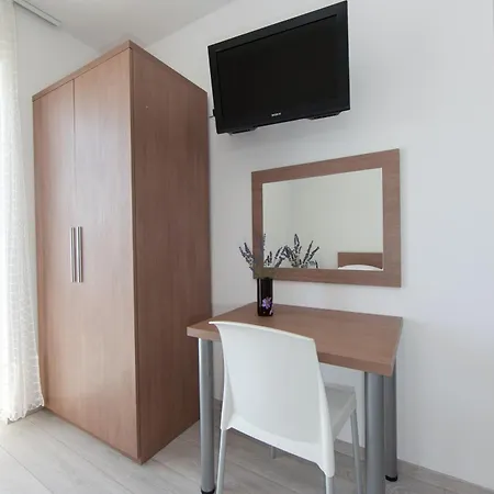 Apartment By The Sea Brela, Makarska - 19205 Brela