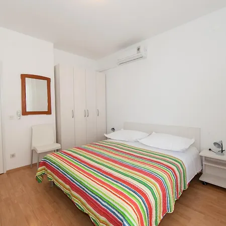By The Sea Brela, Makarska - 19205 Apartment