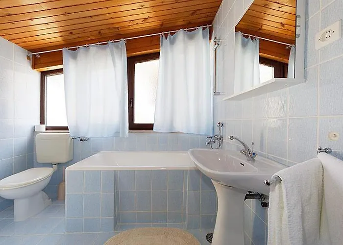 Апартаменты By The Sea Brela, Makarska - 19205 *