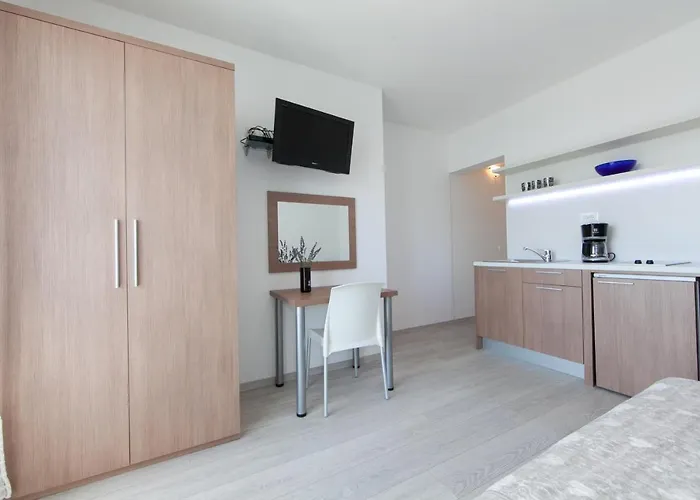 Апартаменты By The Sea Brela, Makarska - 19205